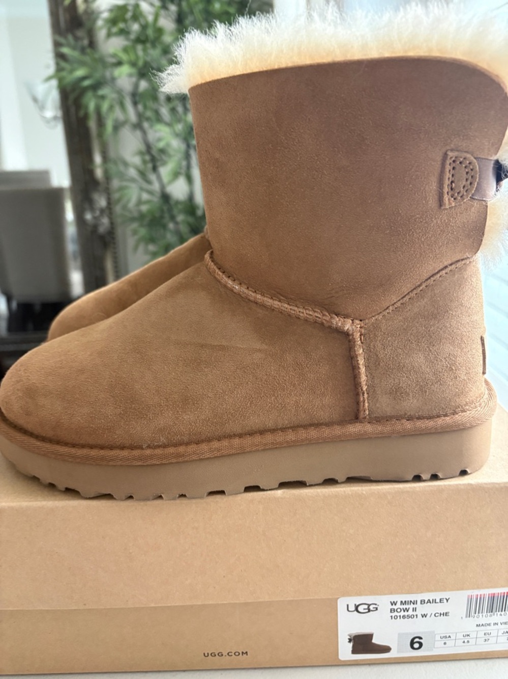 UGG Chestnut Mini Shearling Boot - Picture 4 of 6